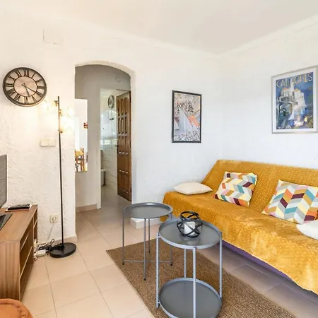 Grifeu 11 Con Terraza Y Vista Al Mar Llanca